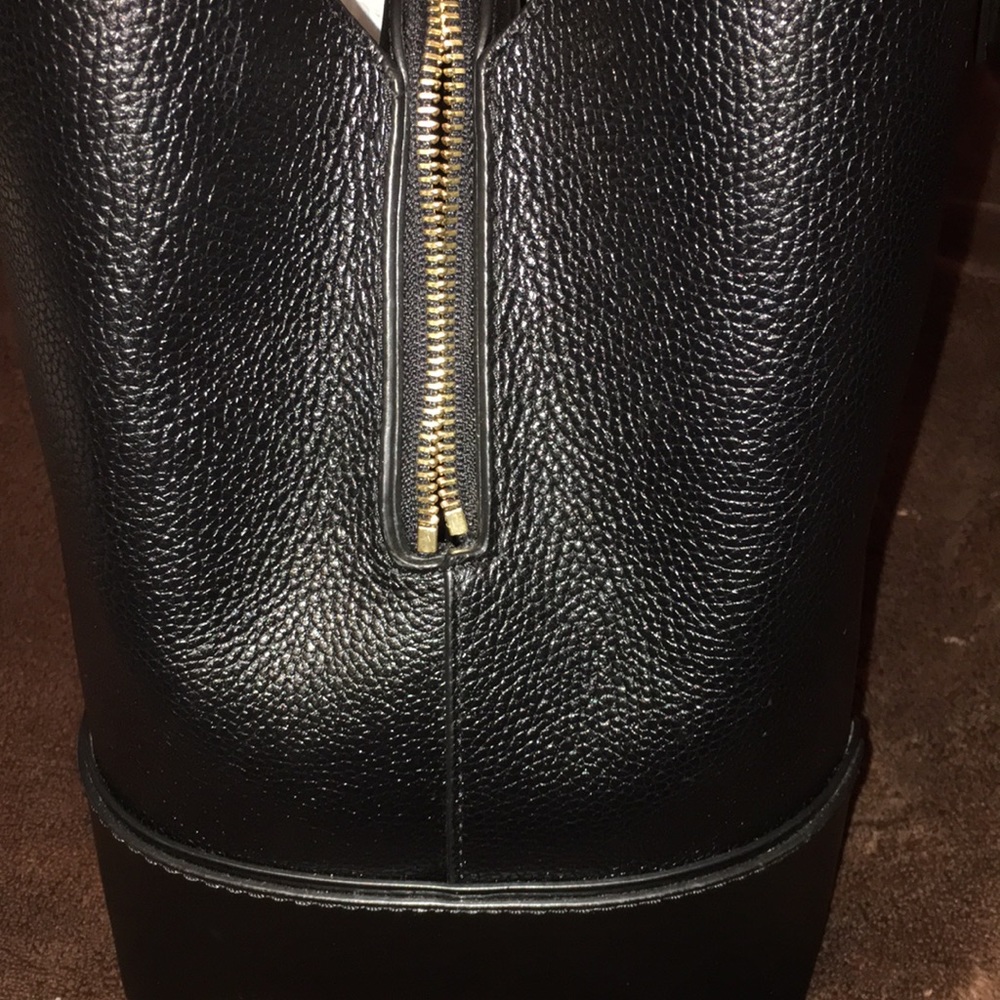 🔥Sale🔥 Beautiful Black Large MK Mercer Center tote..used once..like new - Picture 6 of 6